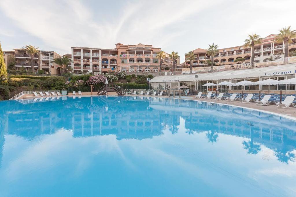 Dans Un Cadre D'Exception, Vue Mer Panoramique A Agay Cote D'Azur, Village Vacances Cap Esterel, T2 Avec Jardin, Golf, Climatisation, Wifi, 5 Piscines Saint-Raphael  Luaran gambar