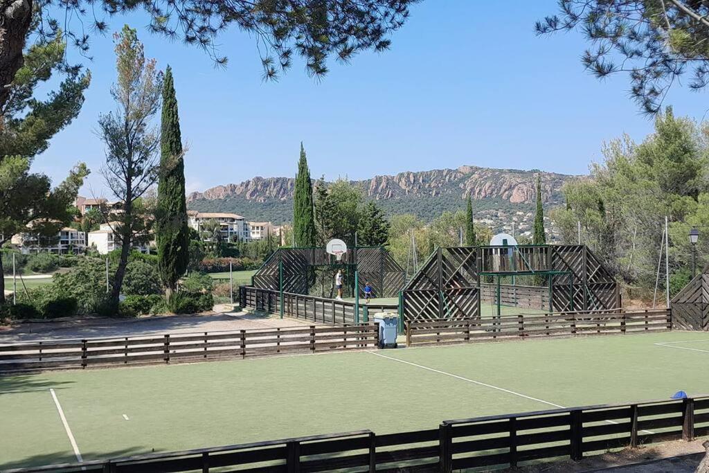 Dans Un Cadre D'Exception, Vue Mer Panoramique A Agay Cote D'Azur, Village Vacances Cap Esterel, T2 Avec Jardin, Golf, Climatisation, Wifi, 5 Piscines Saint-Raphael  Luaran gambar