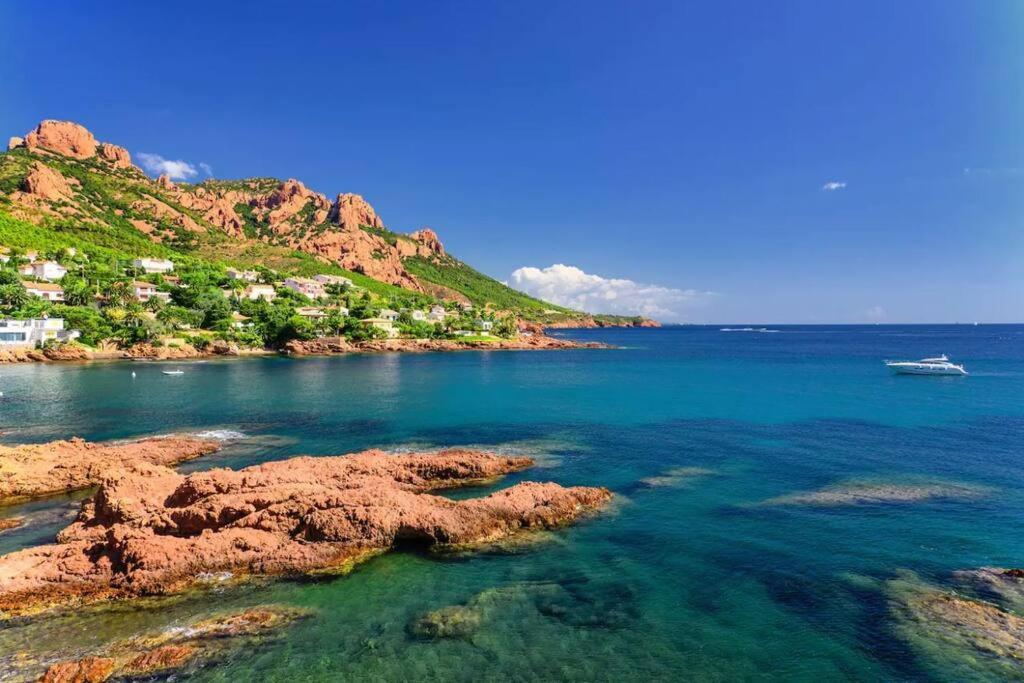 Dans Un Cadre D'Exception, Vue Mer Panoramique A Agay Cote D'Azur, Village Vacances Cap Esterel, T2 Avec Jardin, Golf, Climatisation, Wifi, 5 Piscines Saint-Raphael  Luaran gambar