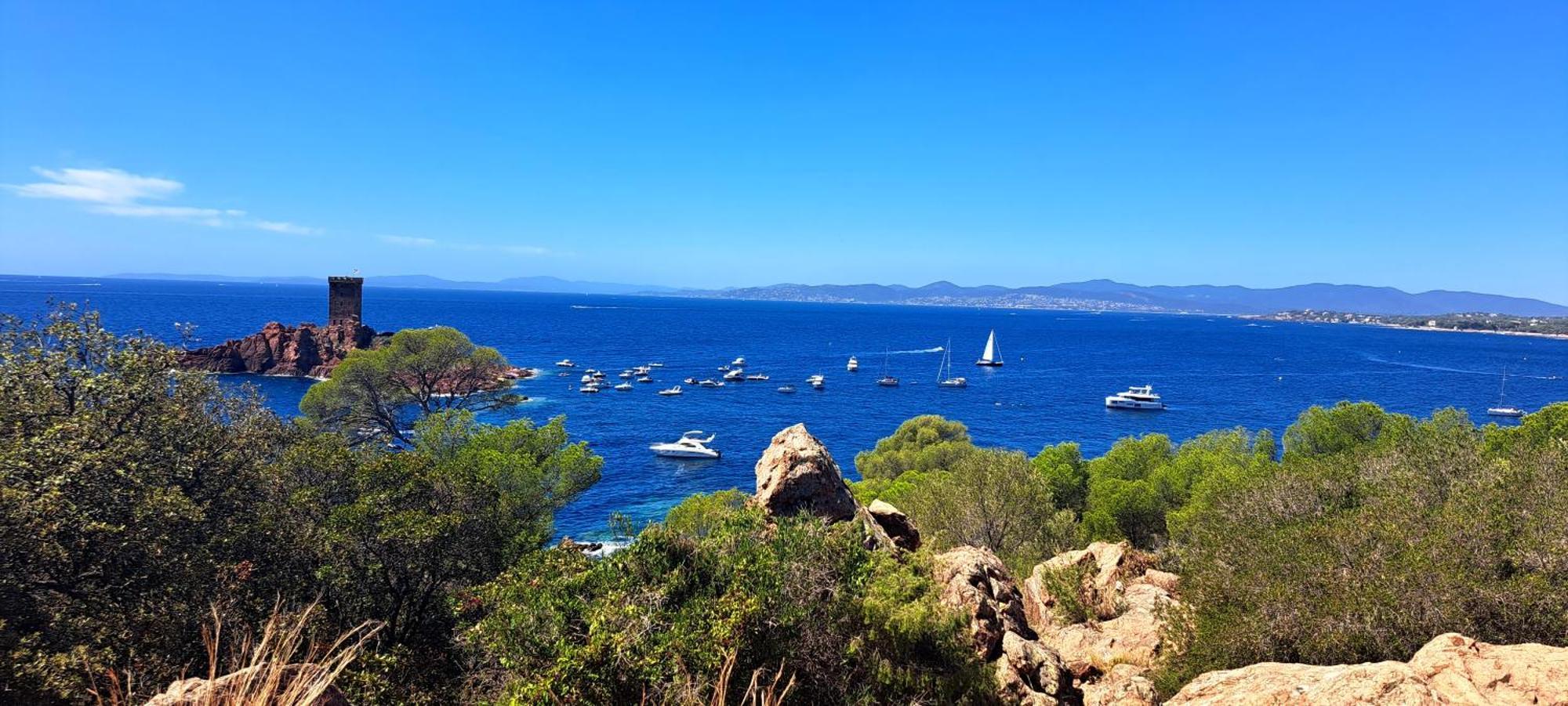 Dans Un Cadre D'Exception, Vue Mer Panoramique A Agay Cote D'Azur, Village Vacances Cap Esterel, T2 Avec Jardin, Golf, Climatisation, Wifi, 5 Piscines Saint-Raphael  Luaran gambar